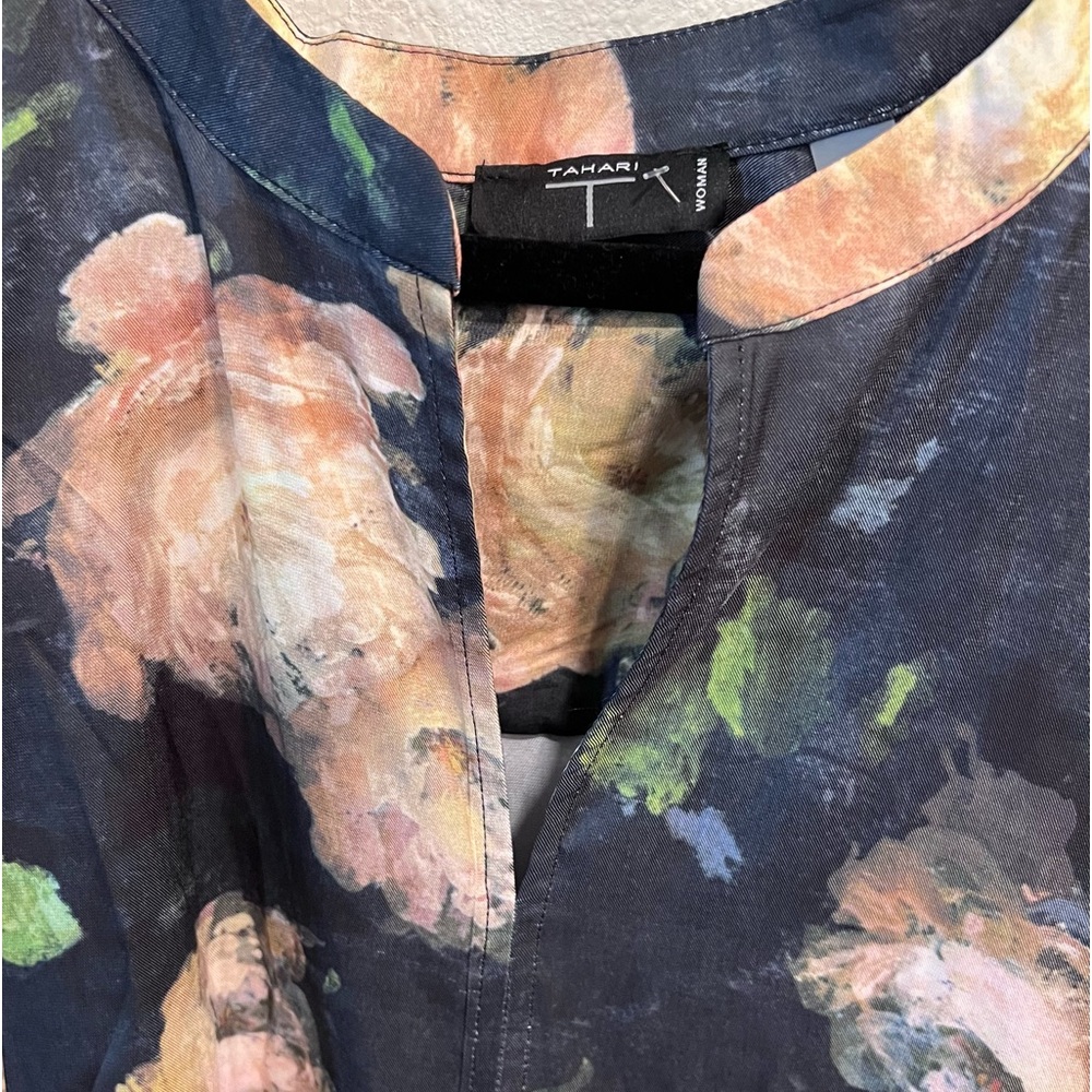 👚SOLD OUT 👚 Tahari Women’s Blouse. Size 3X. Floral Prints. 100% Polyester - Picture 3 of 10